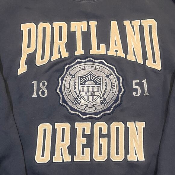 Hollister Men XL Relaxed Fit Portland Oregon Graphic Crewneck Long Sleeve Blue - Picture 1 of 5